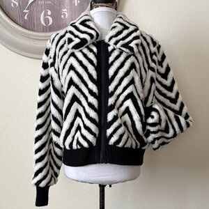 Express Women L zebra Print Full Zip Long Sleeve Plush Faux Fur Jacket